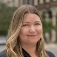 Amanda Golden headshot thumbnail